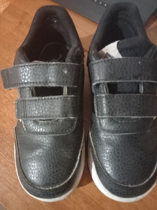 Кросівки адідас для хлопчика 27 р.