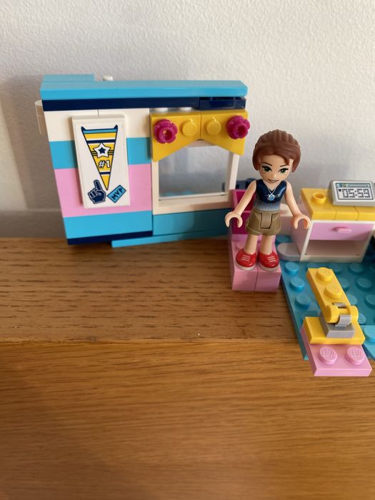 Set Lego Friends quarto hoquei e boneca