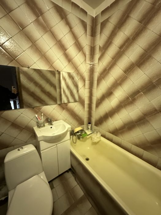 Продам двоповерховий житловий будинок у м. Лозова