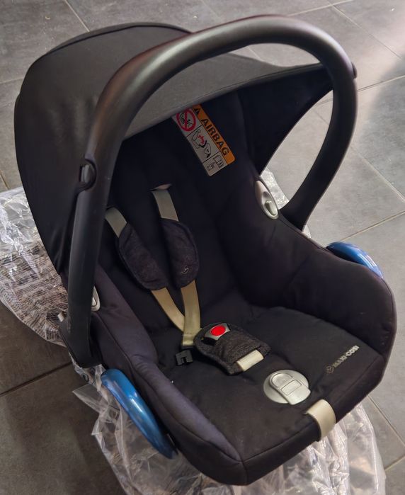 Carrinho de bebê 
Marca bebé Confort (isof