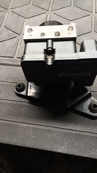 Braço suspensão bomba Abs Peugeot 206