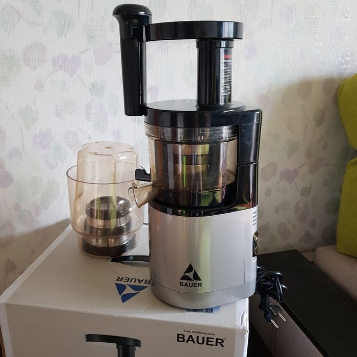 Шнековая соковыжималка немецкой фирмы BAYER. Оригинал. Новая