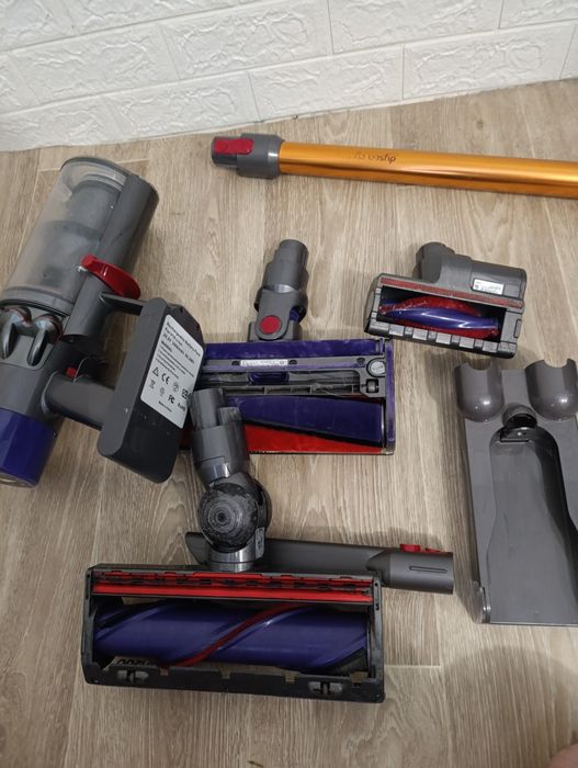 Пилосос dyson v10