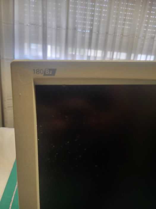 Monitor PC Philips 18" LCD formato 4:3