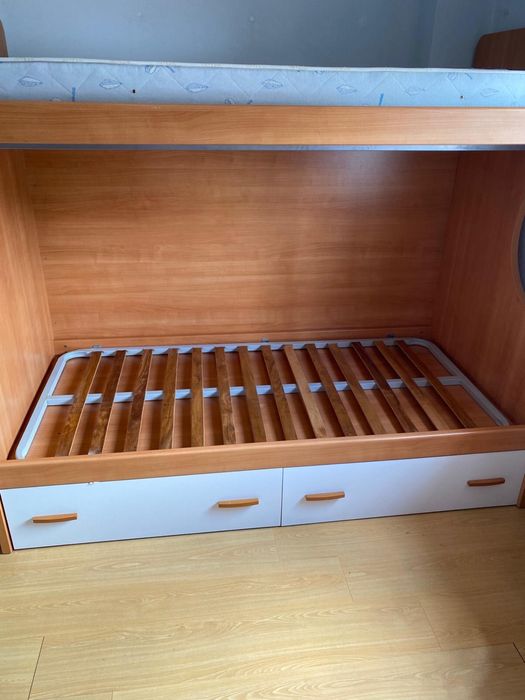 Cama beliche+2 armários roupa+candeeiro BRAGA
