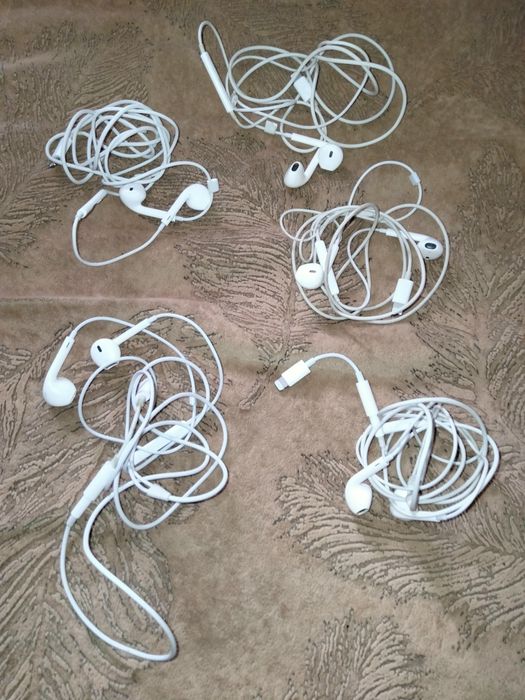 Наушники iPhone  .