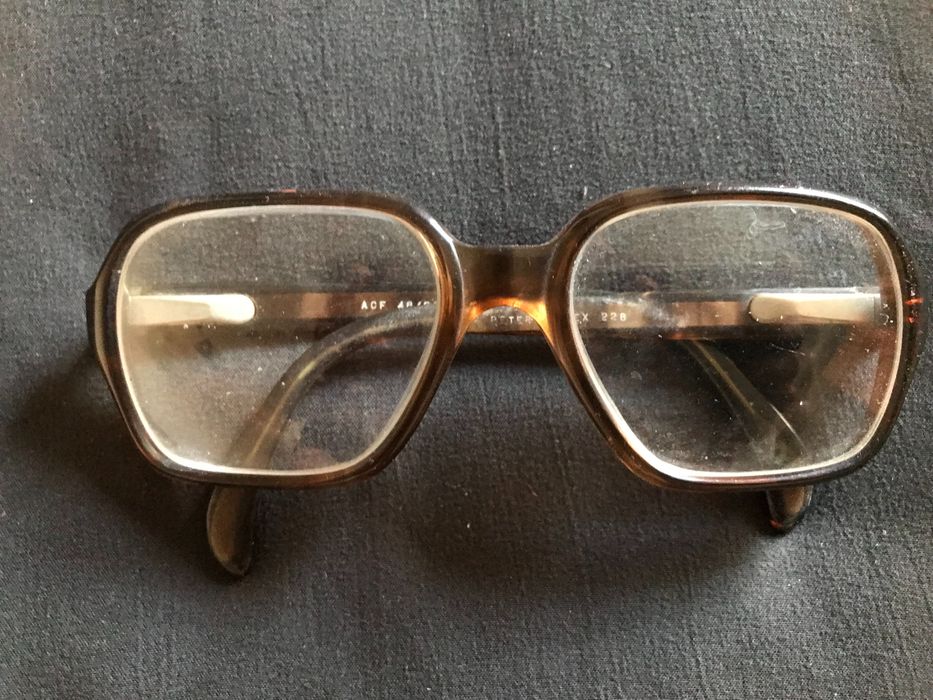 Óculos antigos vintage