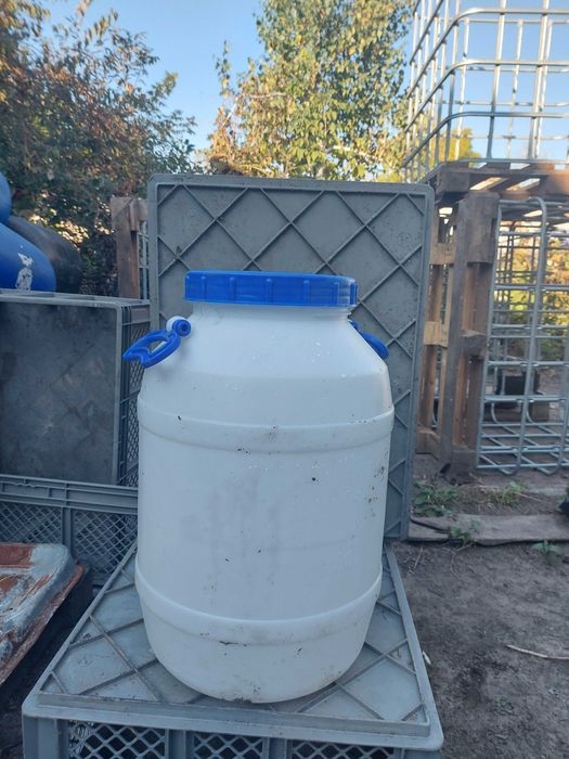 Продам бочки пластиковые 50 л. б.у