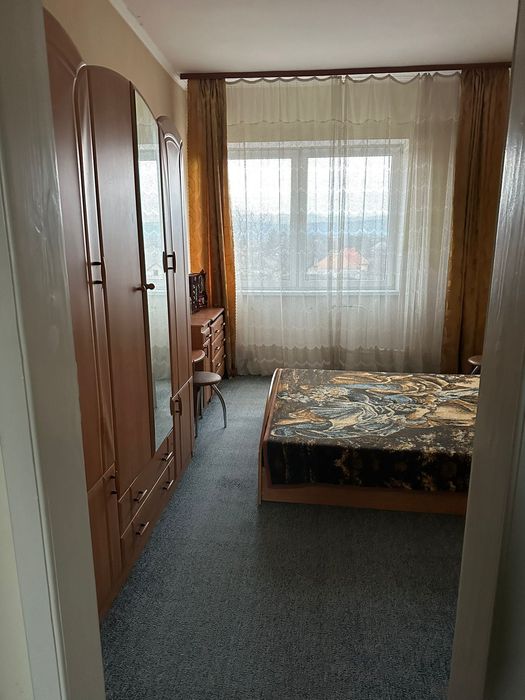 Здам кімнати ( поверх)  у 3-х поверховому будинку,