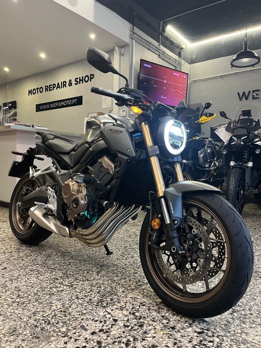 Honda CB 650 RA de 2023 Absolutamente como Nova. Com 1280 Kms. Extras