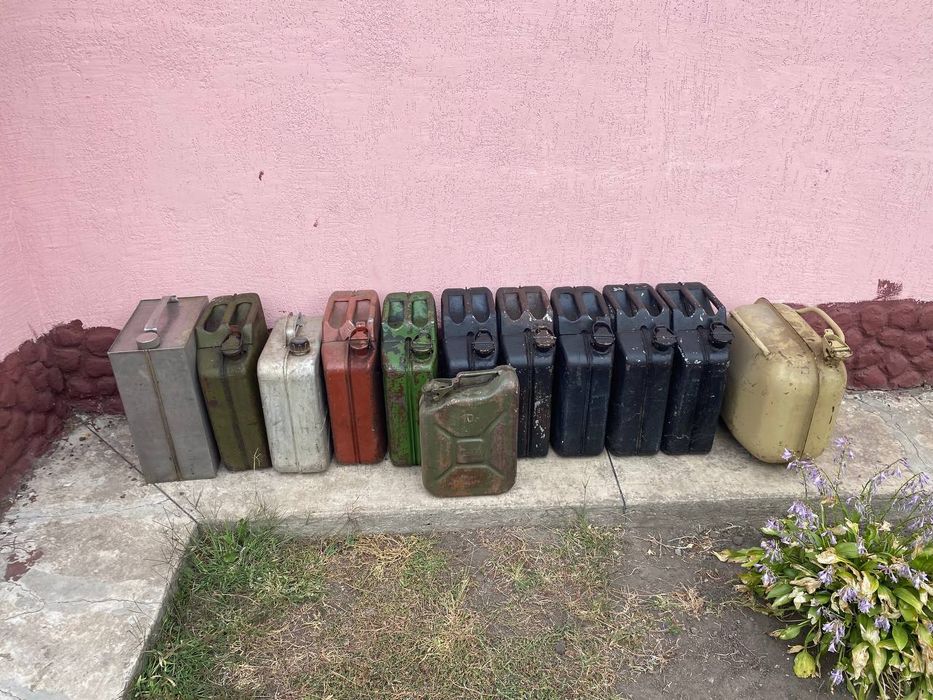 Продам каністри металеві