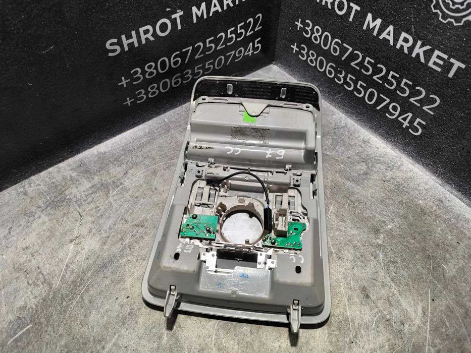 Передній плафон салону VW Passat CC  1K0947133H  1K0868837