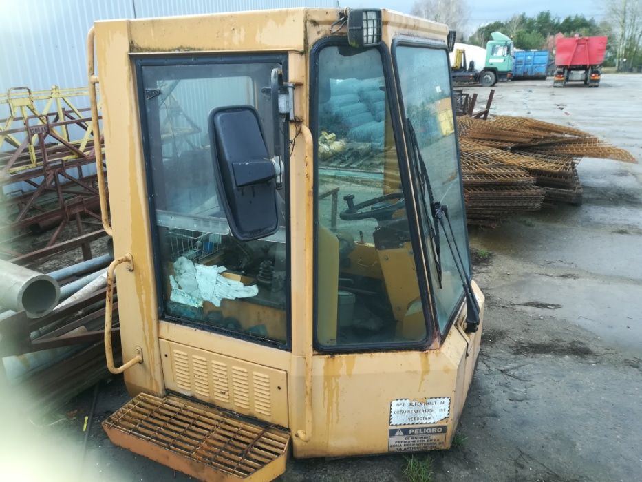 case 821 kabina kompletna