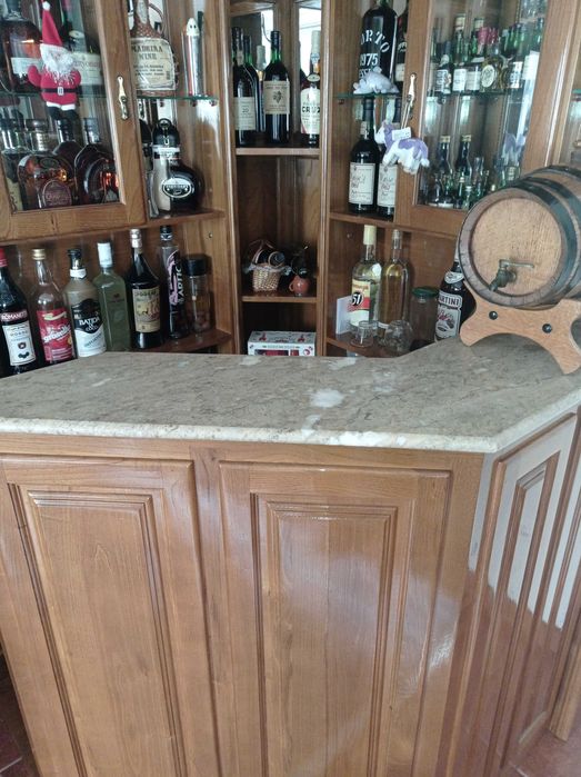 móvel-bar de sala em madeira de castanho, como novo