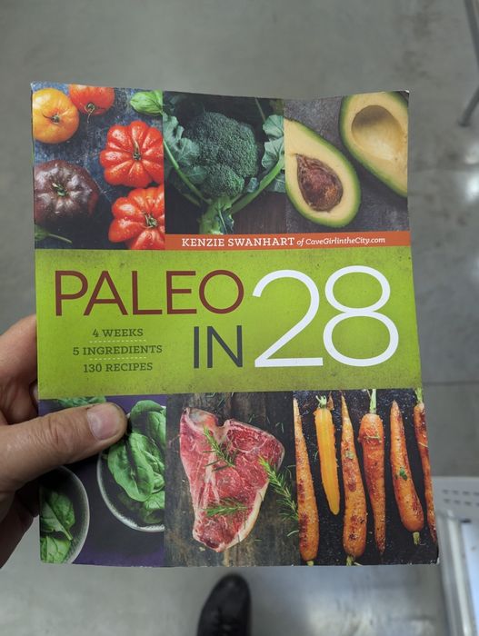 "Paleo in 28" автор Кензі Свонхарт, видання англійська мова