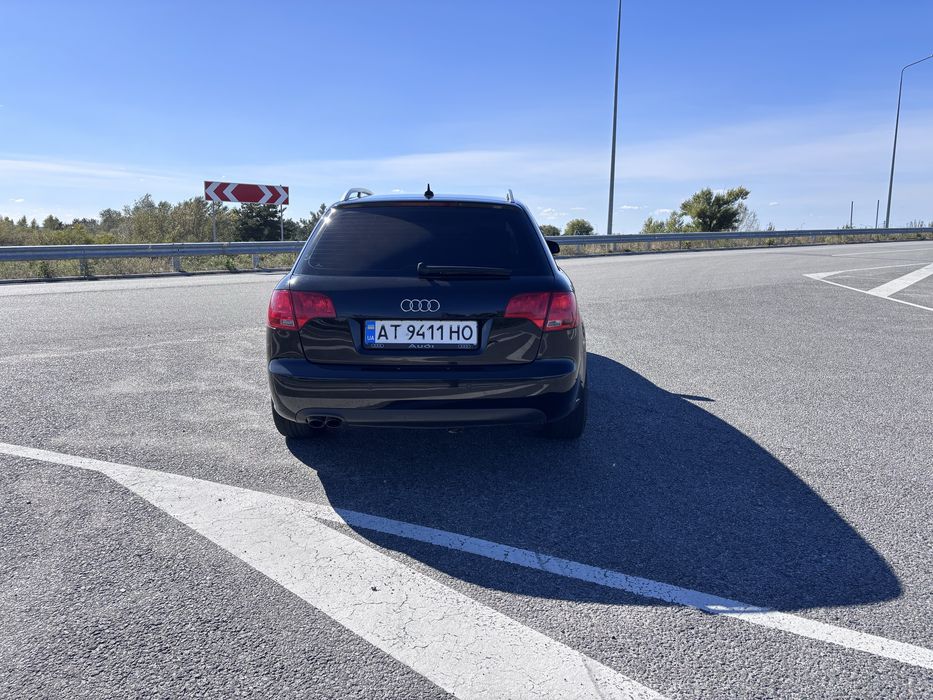 легковий автомобіль Audi