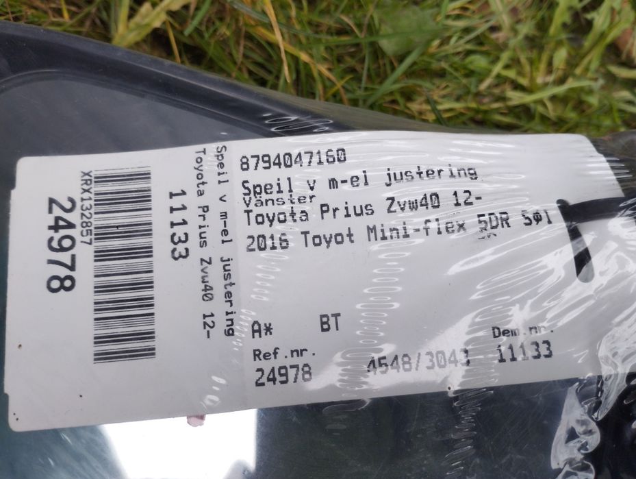 Toyota Prius Plus праве дзеркало оригінал