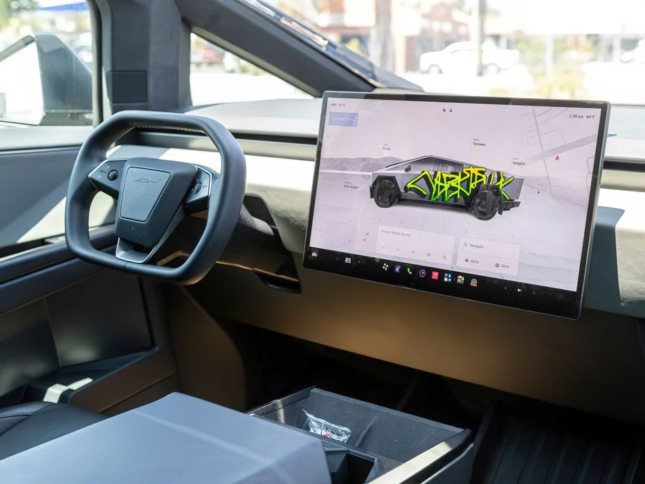Tesla Cybertruck      2024