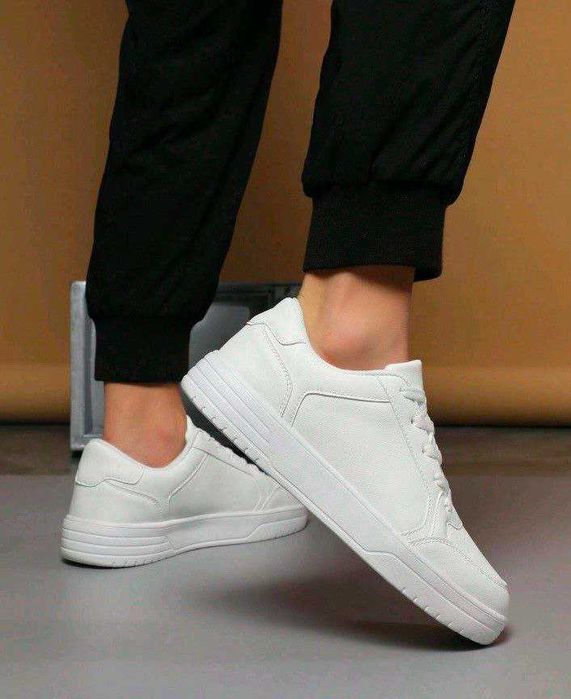 Nowe białe buty sportowe męskie – letni model