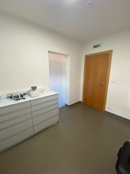 Trespasse de Gabinete Dentário em Pleno Funcionamento