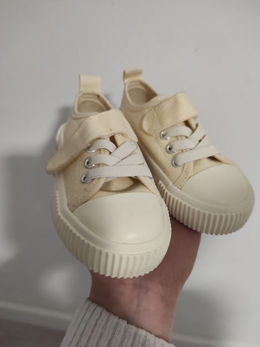 Trampki rozmiar 24 HM buty