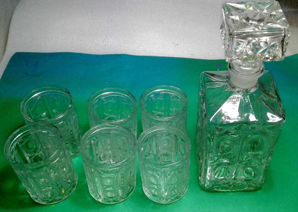 Garrafa quadrada e 6 copos de vidro64750738952578123