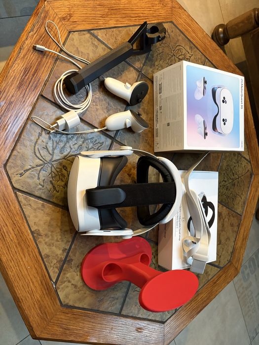 Gogle VR Meta Quest 3S duży zestaw stan jak nowe