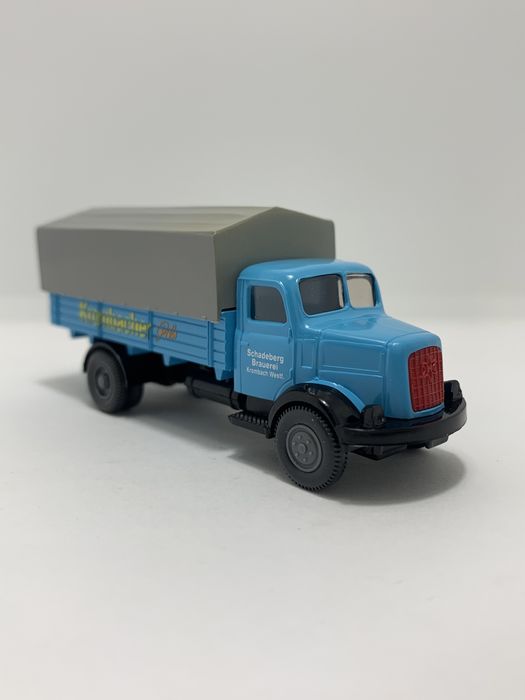 Camião Henschel HS 100 da Wiking escala 1/87