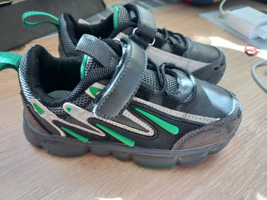 Віддам кросівки 29р.