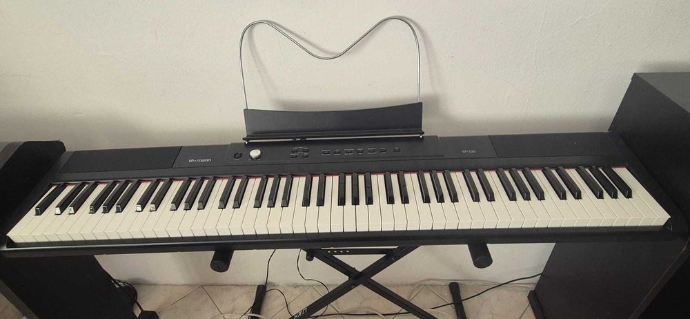 Piano marca thomann