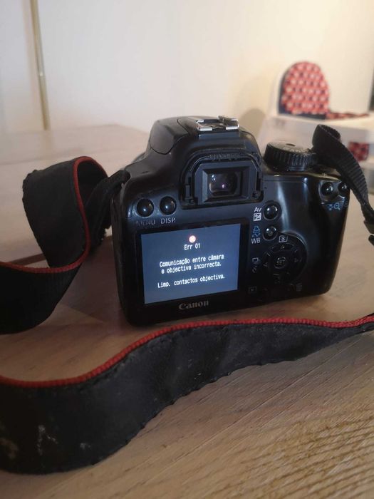 Canon EOS 1000D + Objectiva 18-55mm