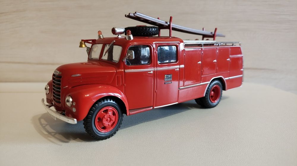 Model: Samochodu EBRO B45. Skala 1:43.
