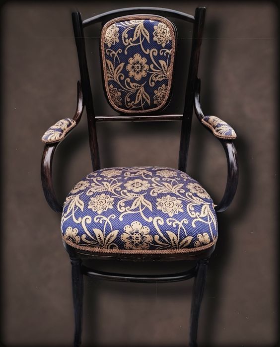 Комплект з двох стільців та двох крісел Венських після реставрації !