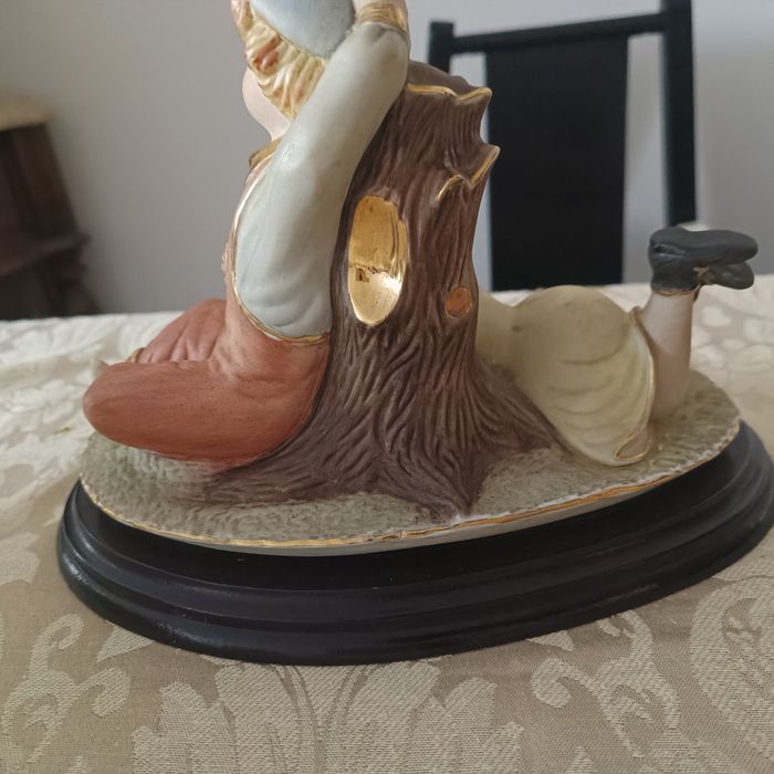 Estátua porcelana impecável