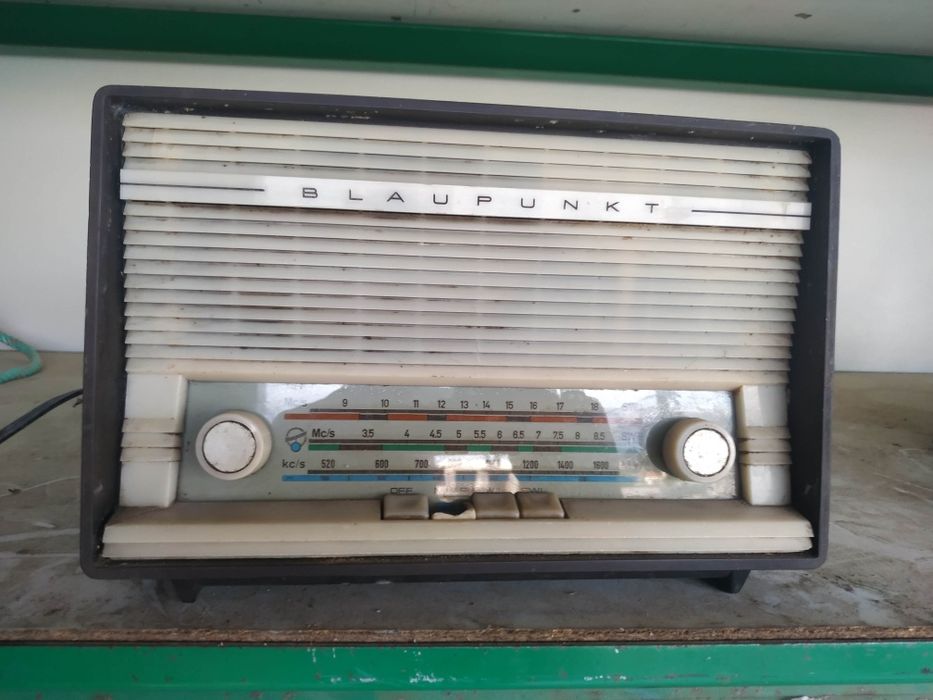 Rádios antigos de várias marcas