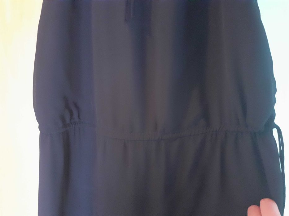 Vestido comprido com aplicação de missangas.