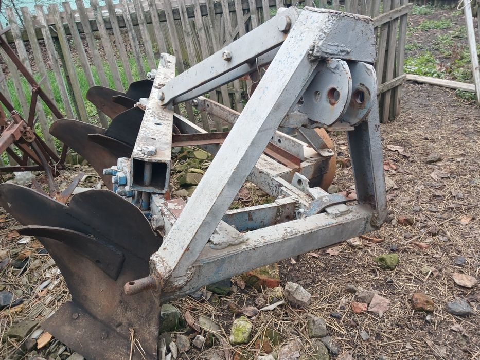 Продам плуг ПЛН 3-35