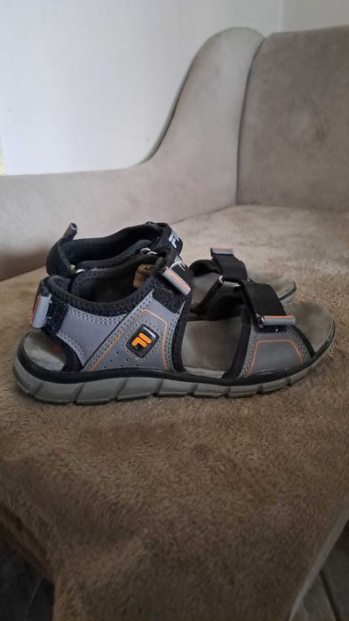 Sprzedam sandały chłopięce