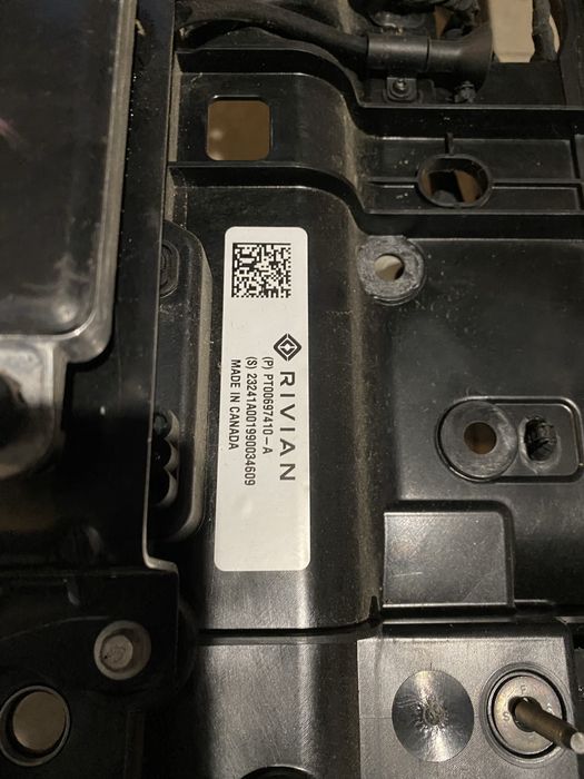 Телевізор , панель передня Rivian R1S R1T Gen1