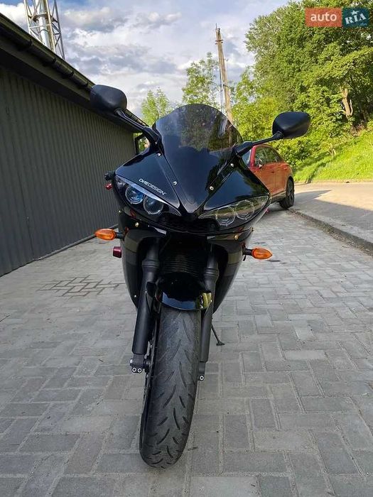 спортбайк Yamaha R6