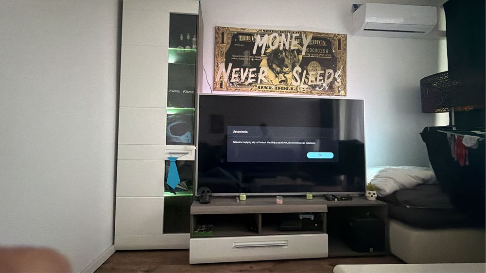 Szafka RTV z szufladą + witryna podświetlana