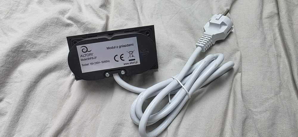 Gniazdo wpuszczane Altori nowe czarne