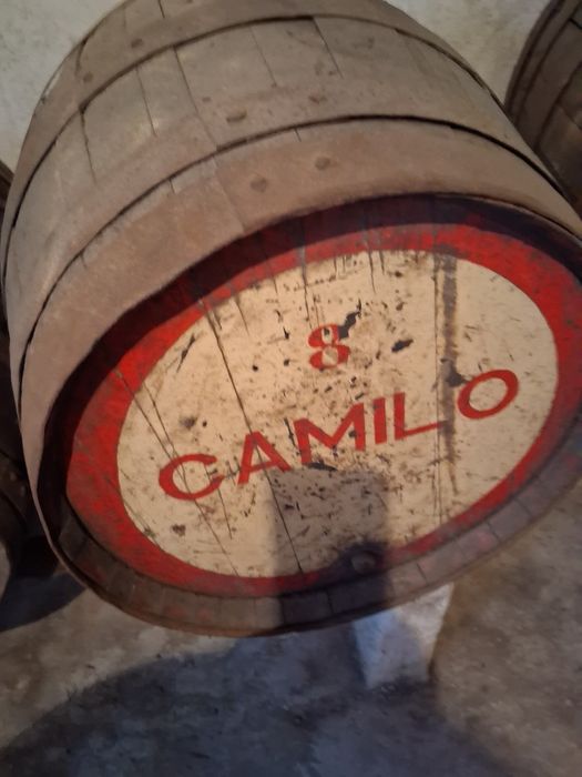 Duas pipas de vinho grandes 10 cântaros para vinho ou decoração