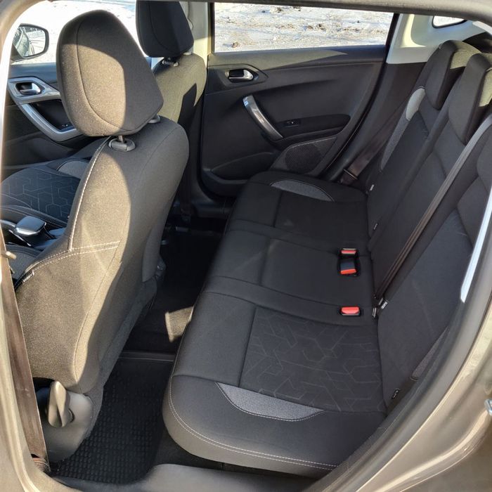 Продам Peugeot 2008, 2017 року з панорамою