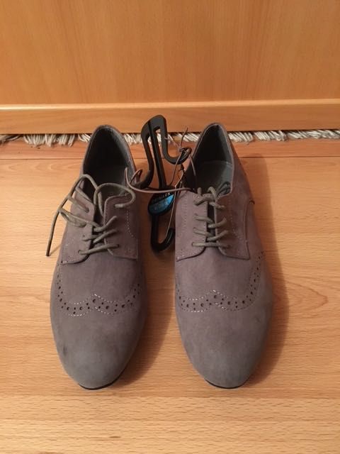 Sapatos NOVOS muito confortáveis Nº 39