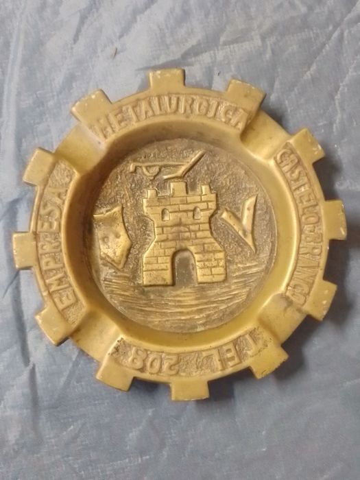 Cinzeiro de bronze da antiga Empresa Metalúrgica de Castelo Branco