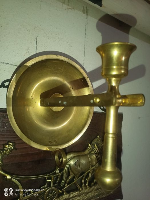 Castiçal fora do volgar tanto da para mesa como dá para parede