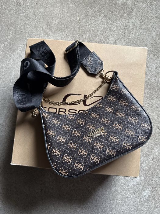 Сумка багет шоколадна Guess