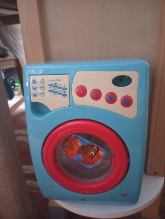 Sprzedam kuchenke zabawkowa z akcesoriami widocznymi na zdjeciach