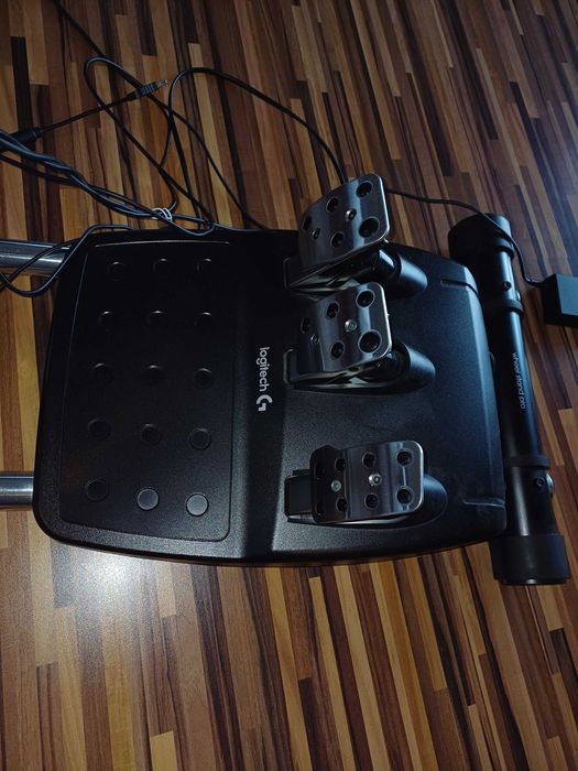 Kierownica logitech 920 z pedałami, shifterem i stojakiem